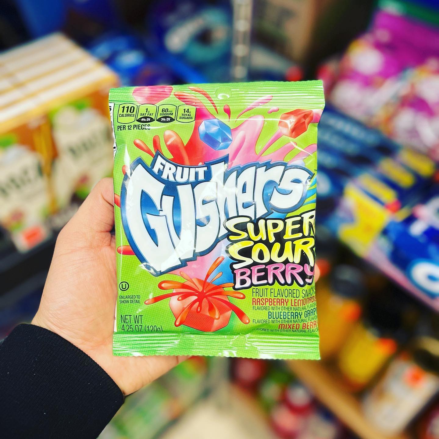 FRUIT GUSHERS - SUPER SOUR BERRY (120g)