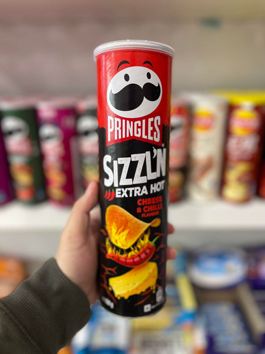 (UK) PRINGLES SIZZL'N EXTRA HOT CHEESE & CHILLI - 180G