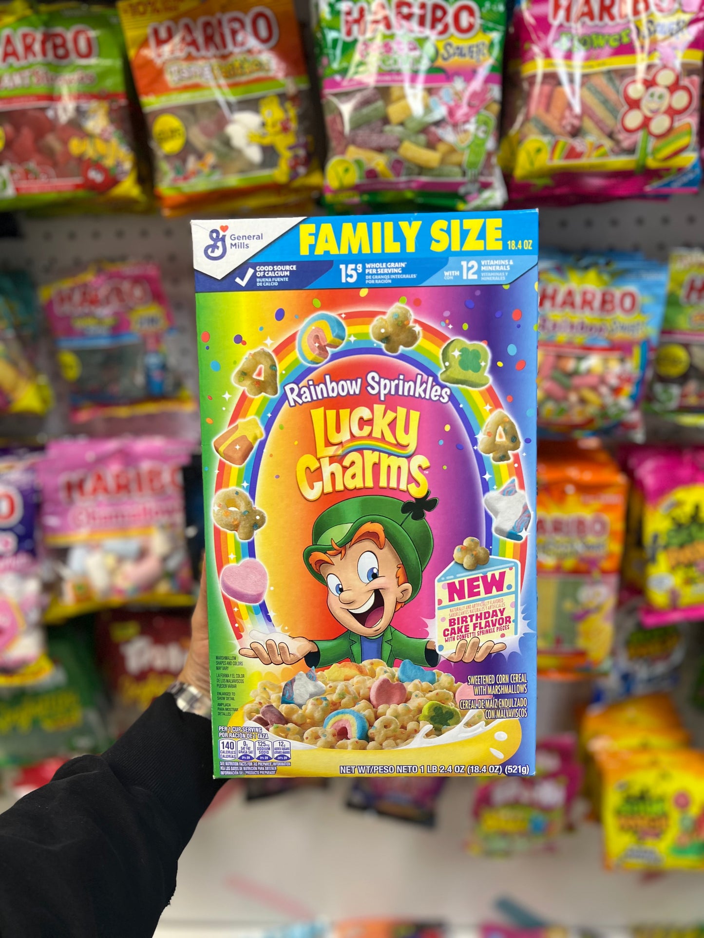 Lucky Charms Rainbow Sprinkles Cereal – Family Size (Birthday Cake Flavour) | Limited Edition