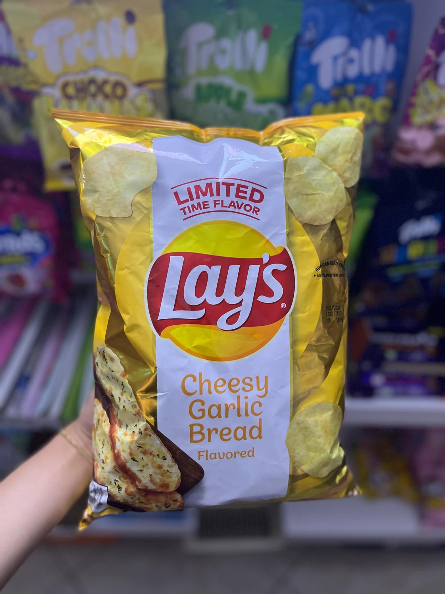 (USA) LAY'S CHEESY GARLIC BREAD (LIMITED EDITION) - 15OZ