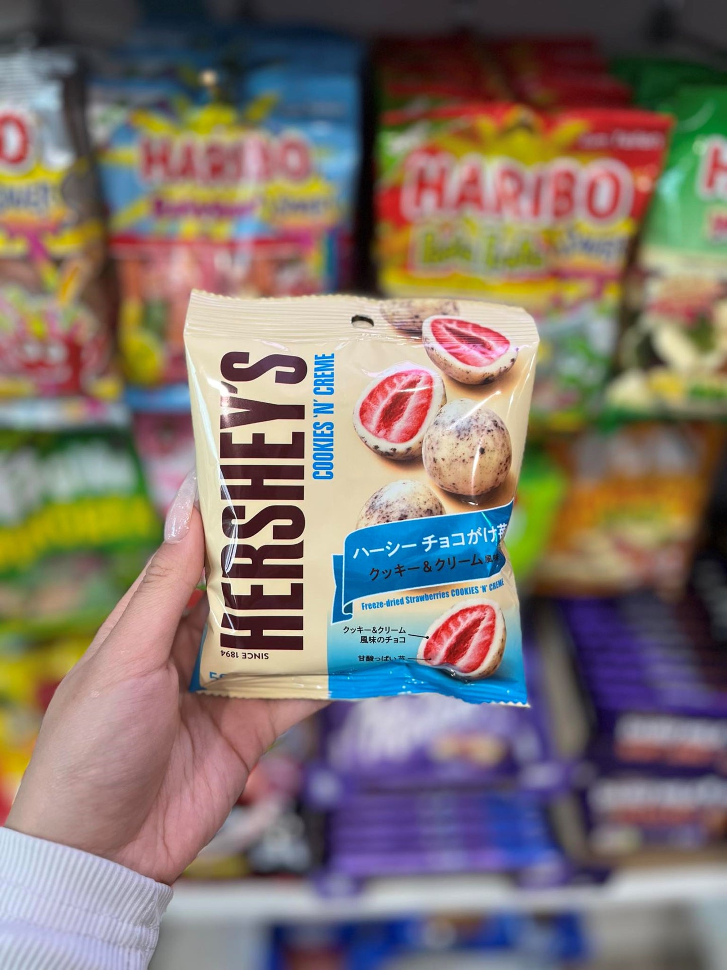 (JAPAN) HERSHEY'S FREEZE DRIED STRAWBERRIES COOKIES & CREME🍓- 50G